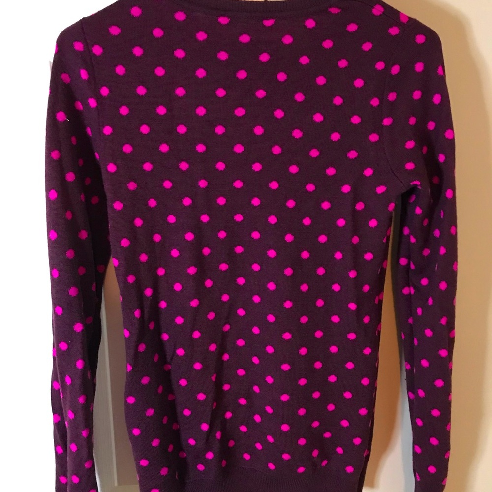 Very pretty fitted sweater